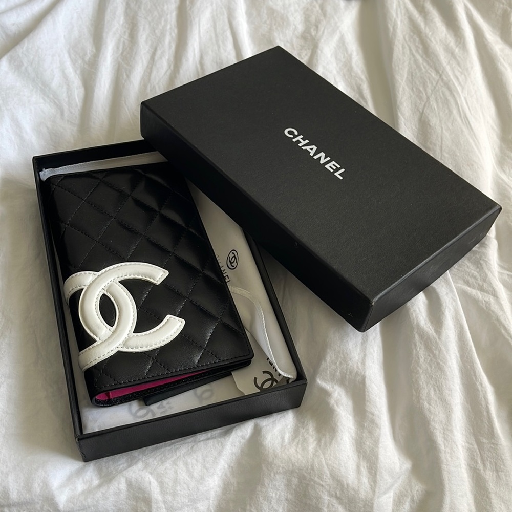 NOT AUTHENTIC Chanel Wallet